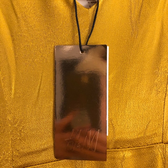 Stunning gold dress - Picture 3 of 4